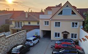 Pod Vinici